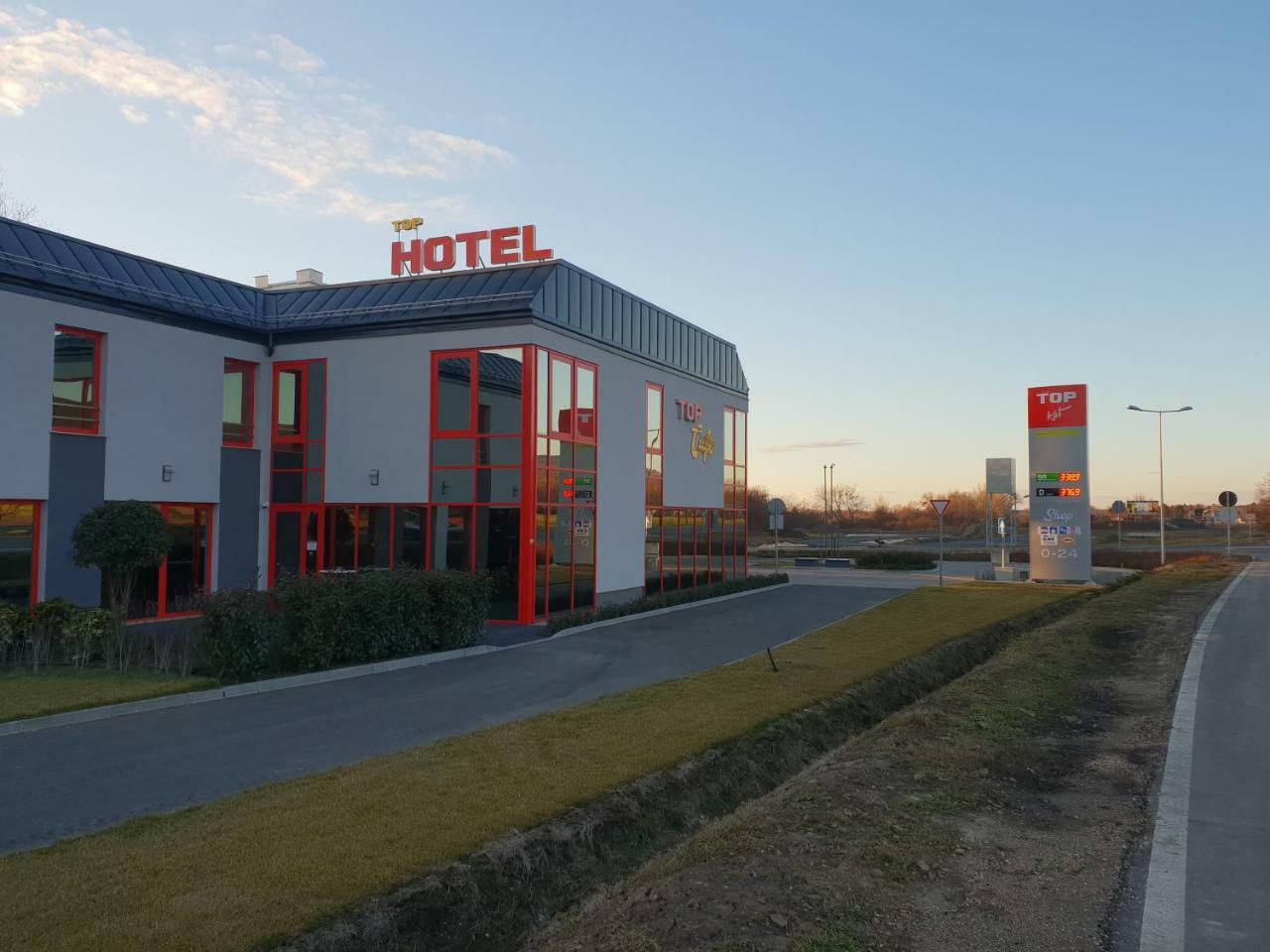 Top Hotel Vertesszolos ภายนอก รูปภาพ